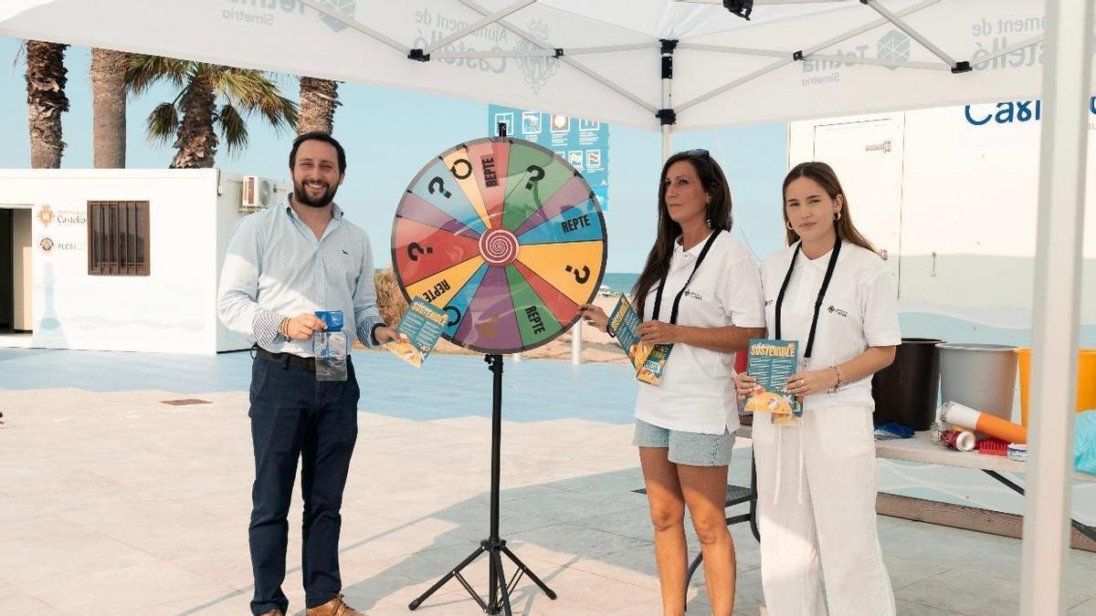 Imagen de la ruleta instalada en las playas para concienciar a la ciudadanía