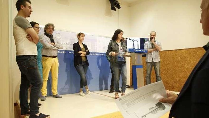 Por la izquierda, Rubén Bada, Leticia González, José García, Laura Tarrazo, Yolanda Alonso y José Busto, ayer, en la sala de prensa del Ayuntamiento de Avilés.