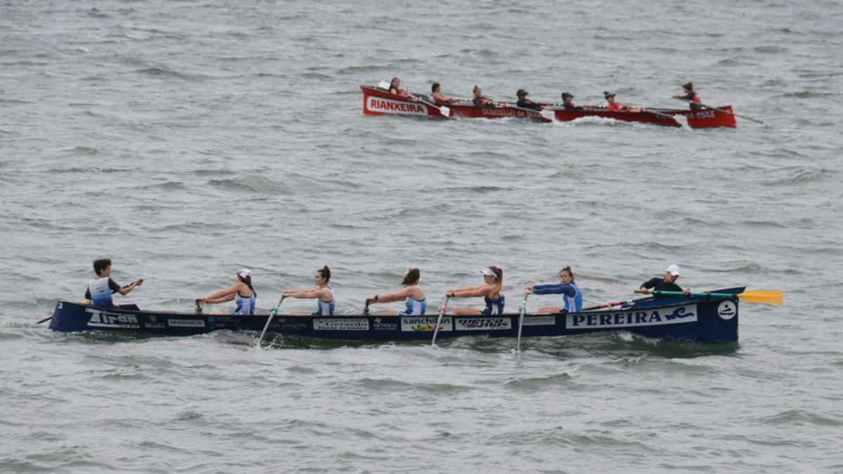 Cabo y Tirán durante la regata absoluta femenina. |  // GONZALO NÚÑEZ