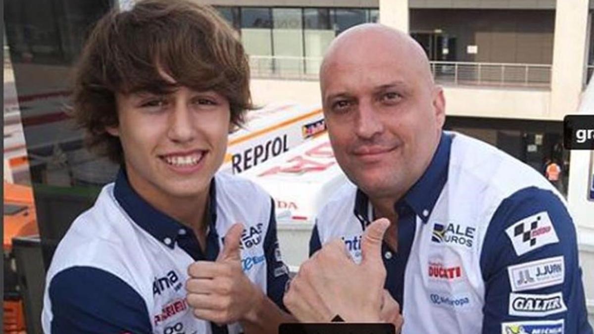 Andras Pérez, junto a Raúl Romero, responsable del equipo Real Avintia en el que corría el joven de 14 años.