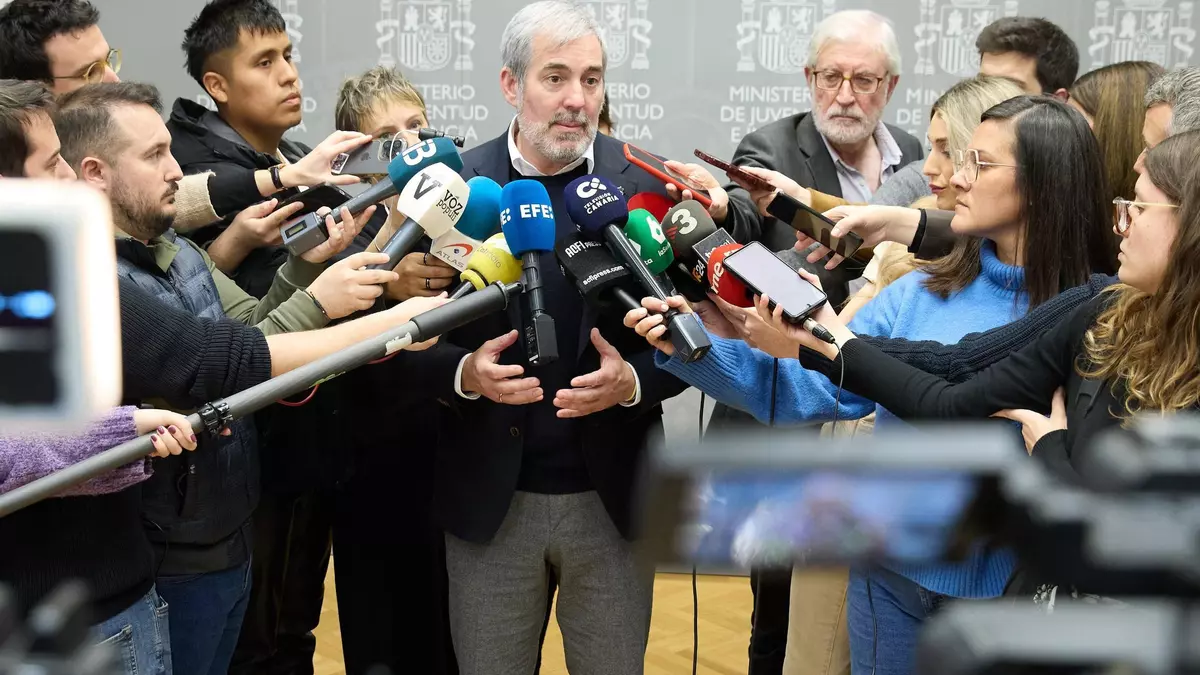Canarias y Estado pactan los criterios para el reparto extraordinario de menores migrantes