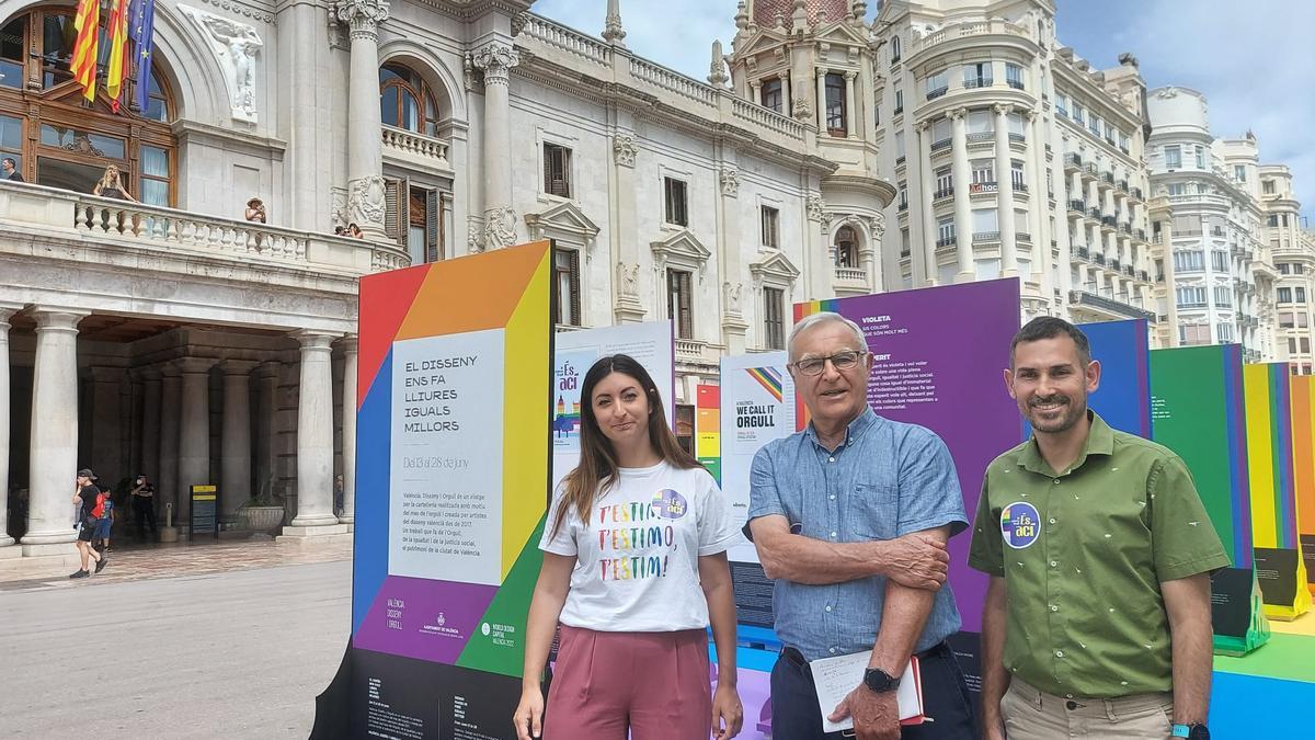 Beamud, Ribó y Campillo han presentado la exposición que se puede ver frente al ayuntamiento.