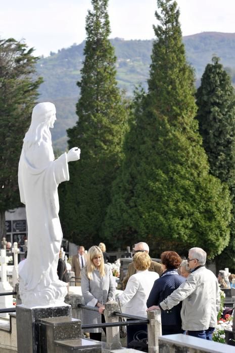 Día de Difuntos en el cementerio de Pando, Langreo