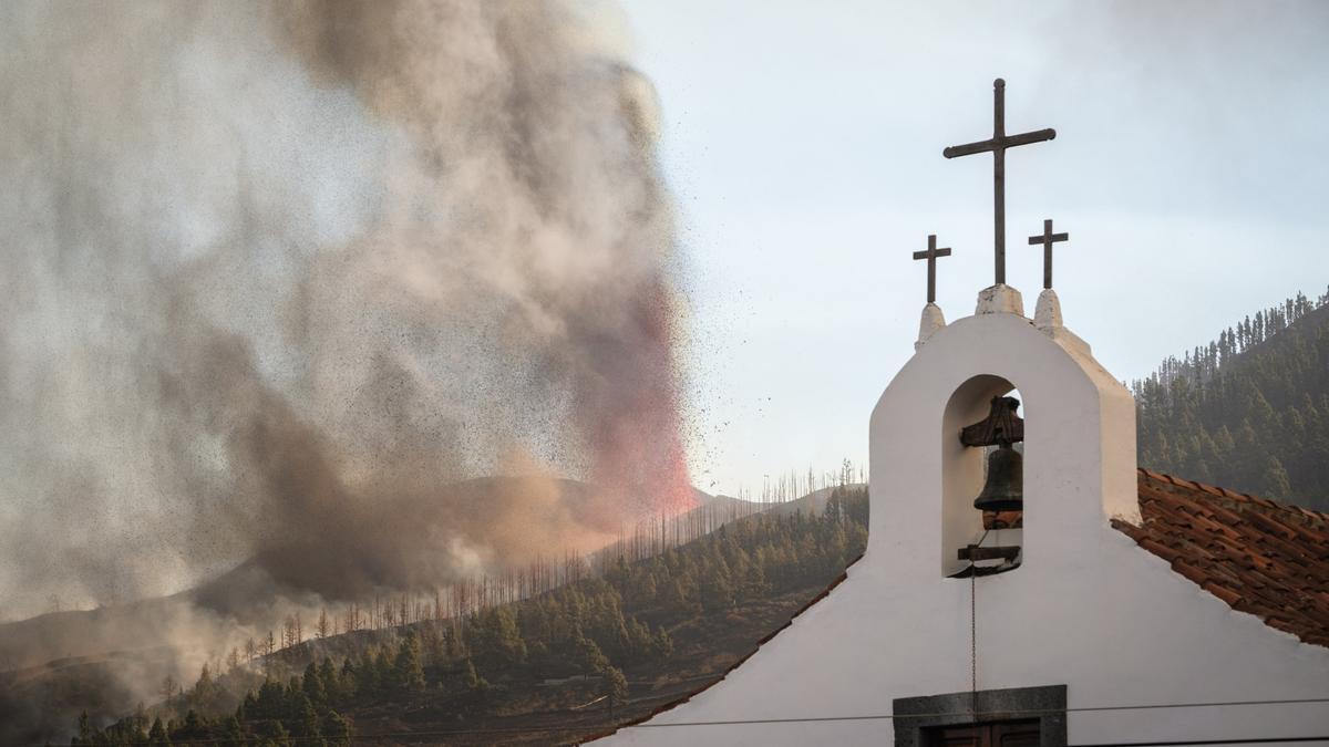 La erupción de Cumbre Vieja vista desde el núcleo de Las Manchas