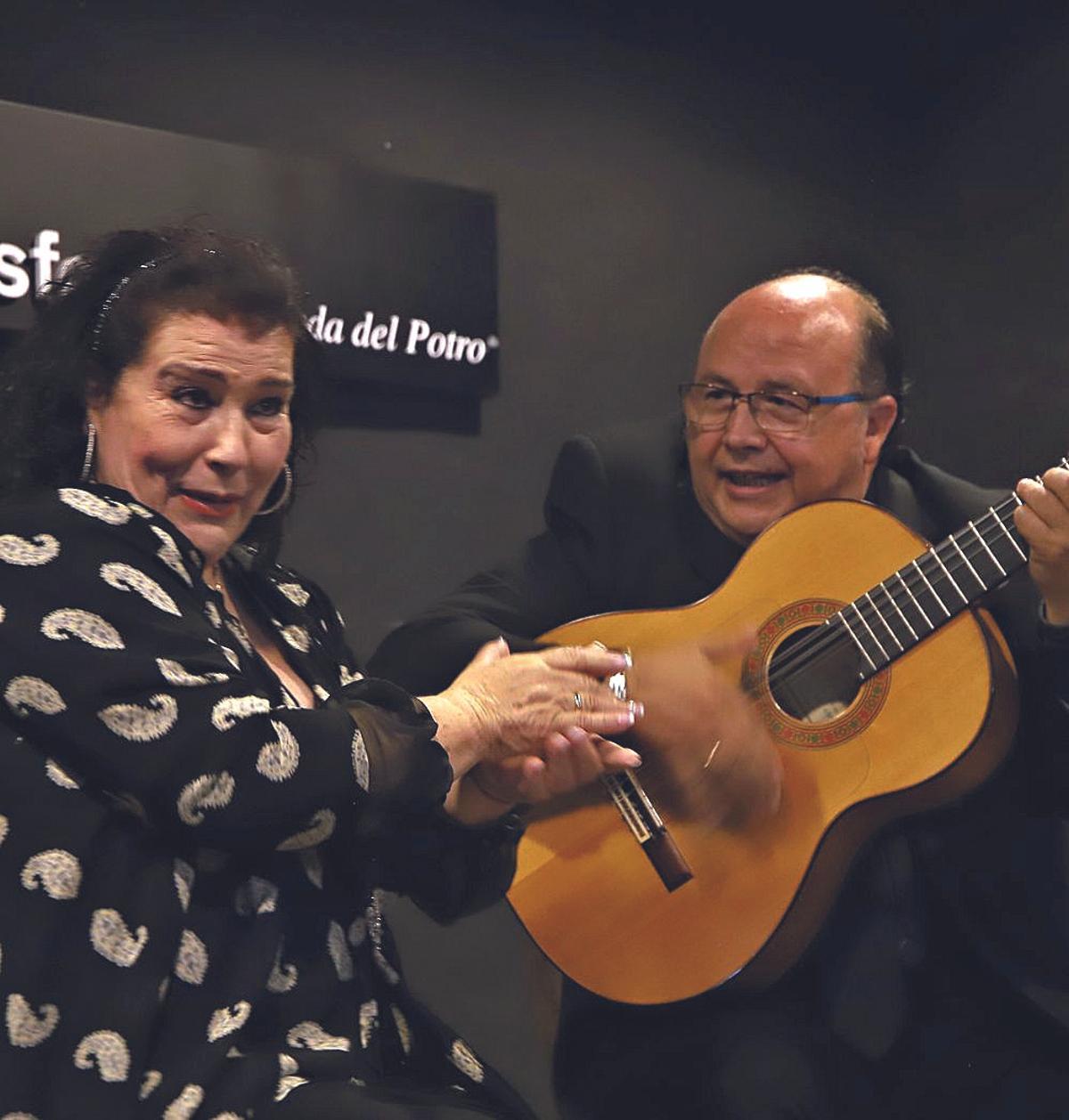 Actuación de Paqui Corpas y Rafael Trenas.