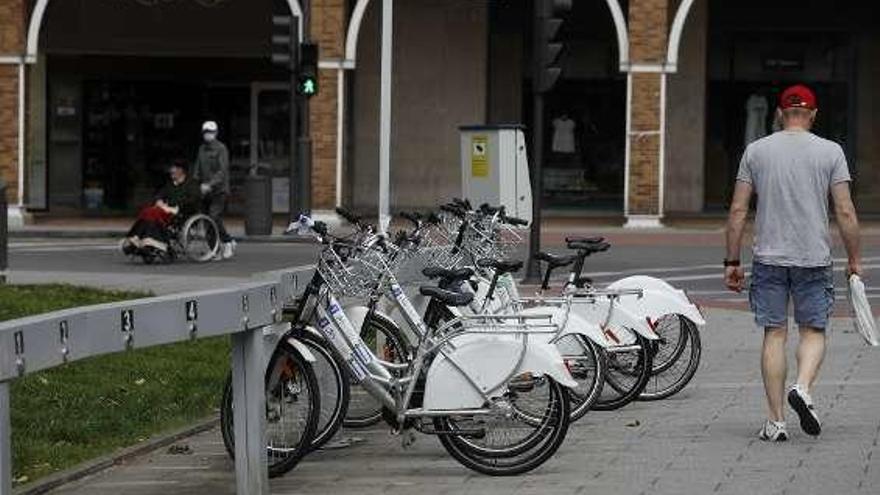 Uno de los puestos de alquiler de bicicletas, ayer.