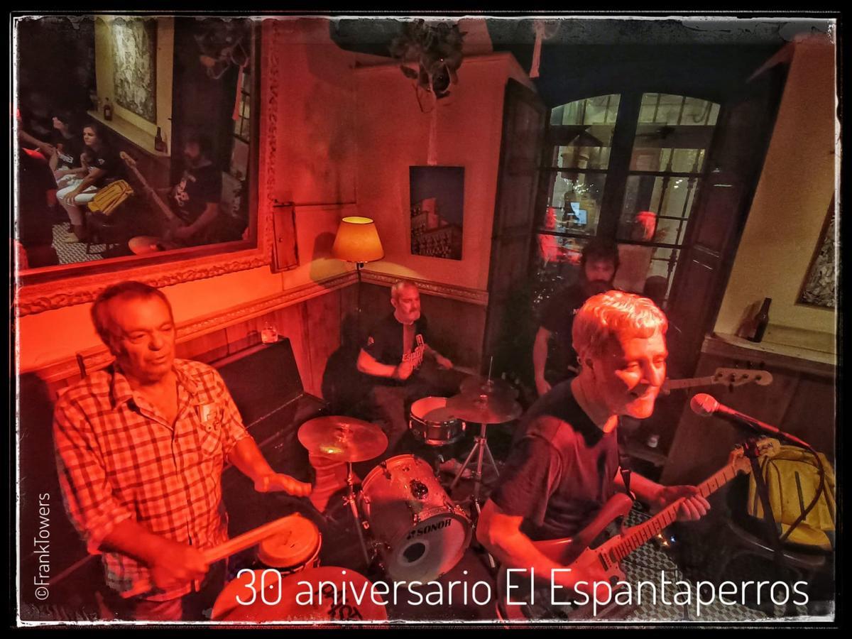 Música en directo por el treinta aniversario del local en Badajoz.