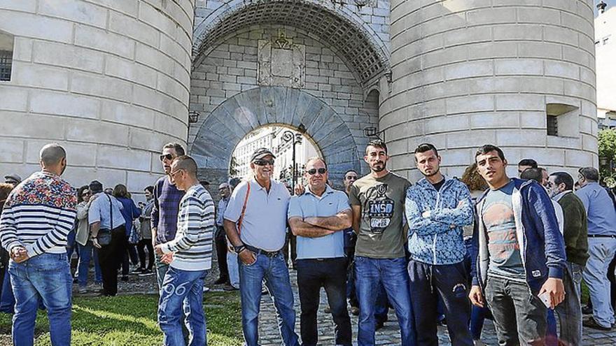 Un grupo de presos y voluntarios mayores conviven fuera de la cárcel