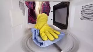 El truco del limón en el microondas que ha dejado alucinando a los amantes de la limpieza