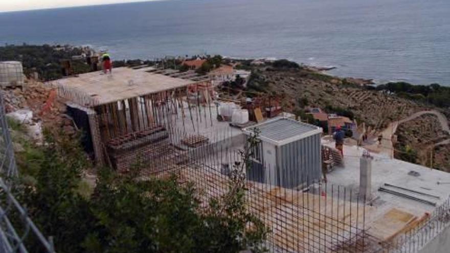 Los chalés de lujo resurgen en las dos caras del cabo de Sant Antoni