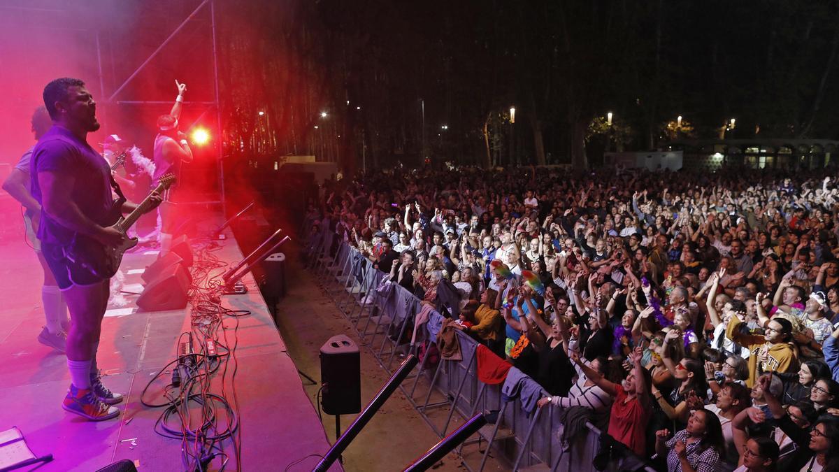 El concert de Di-versiones, del dia de Tots Sants a la tarda.