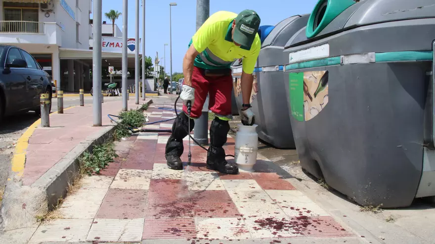 Video: Ferit de gravetat un treballador de la neteja de Cambrils a qui han apunyalat al carrer