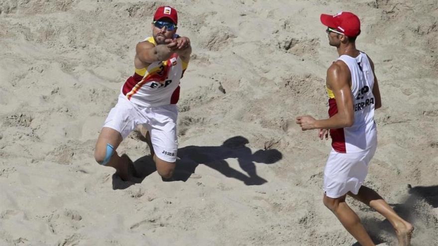 La dupla española de voley playa sucumbe al &#039;infierno&#039; de Copacabana