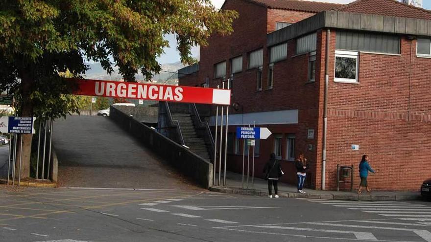 Entrada de urgencias del Hospital de Arriondas.