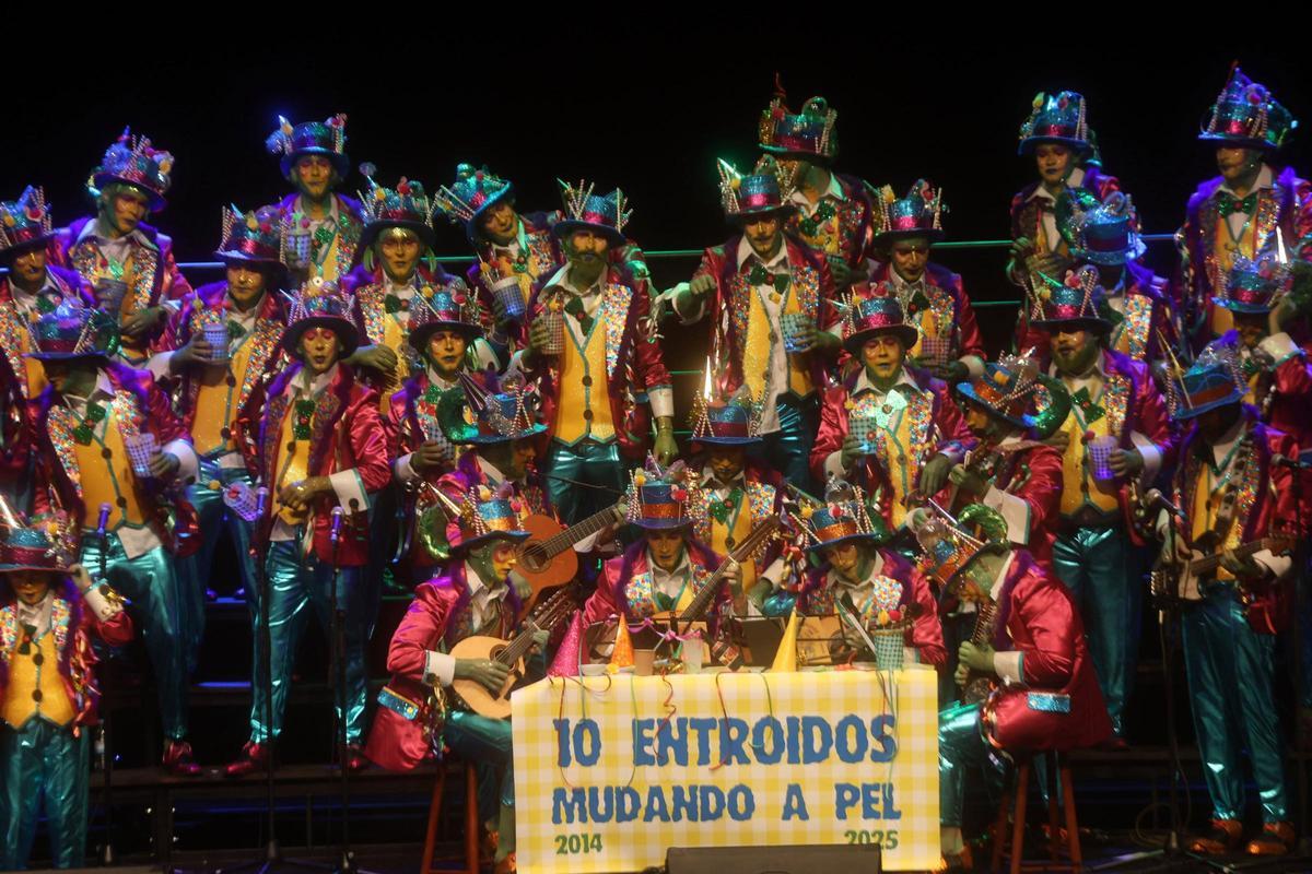 Una de las comparsas participantes en el Entroido Meco.