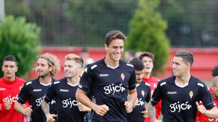 Jugadores del Sporting, en el entrenamiento de ayer.