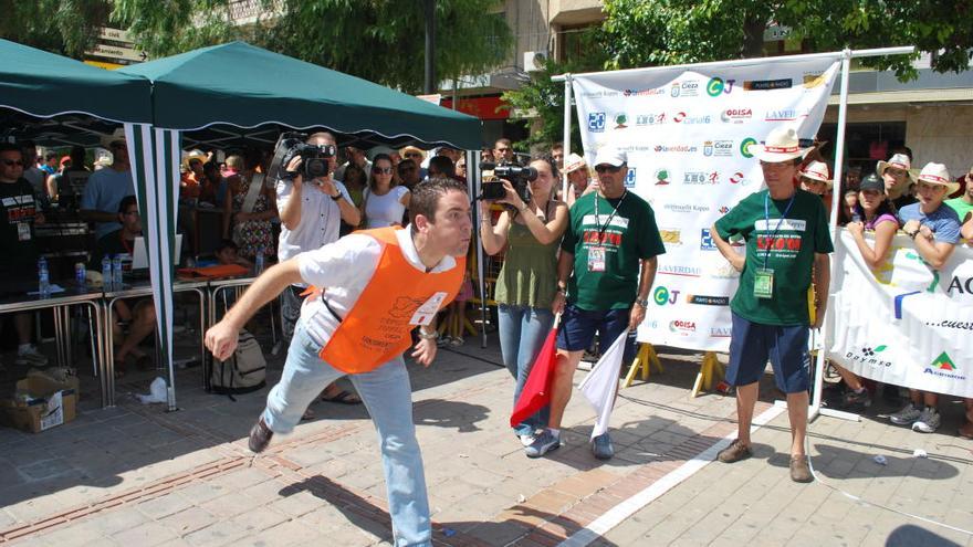 Teodoro García, campeón mundial de lanzamiento de oliva.