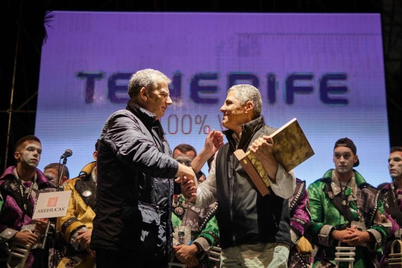 Entrega del Premio Criticón de Honor a Toño Ramírez, en medio de las actuaciones de Carnaval.  | 28/02/2020 | Fotógrafo: Andrés Gutiérrez Taberne