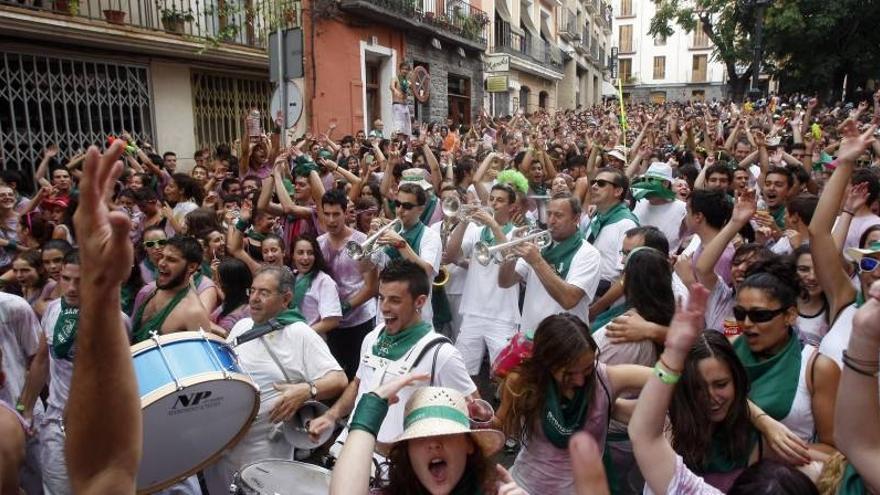 El cohete lanza a toda mecha a los oscenses hacia sus fiestas