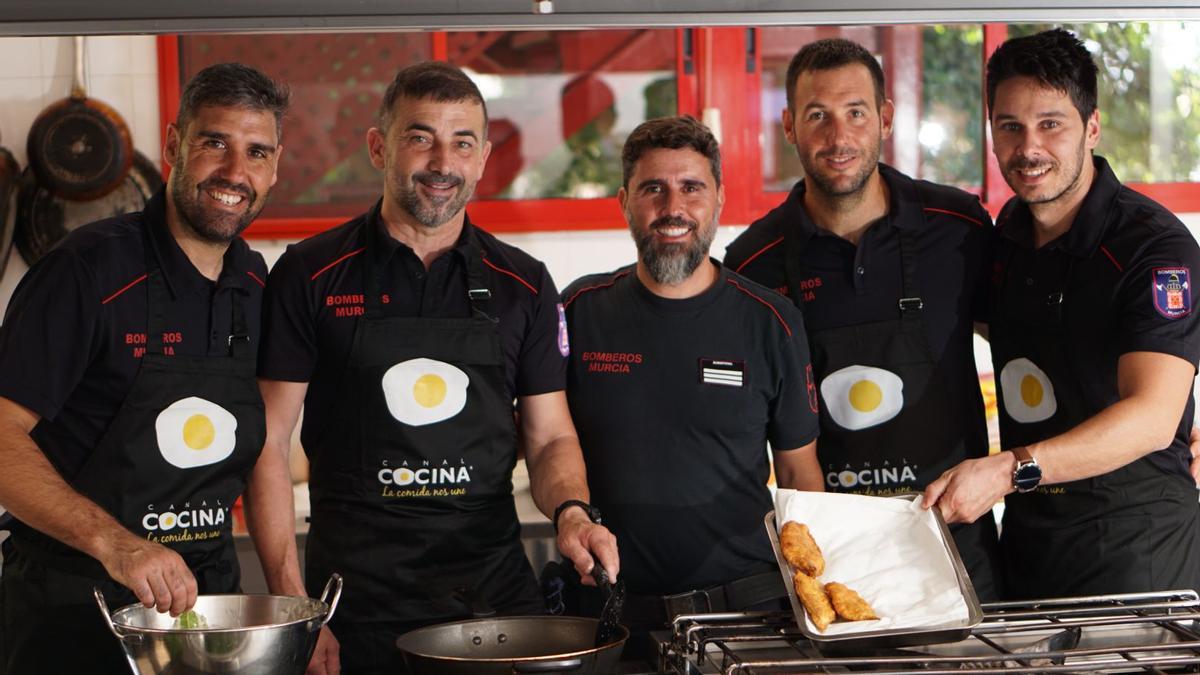 Los bomberos de Murcia, en el programa de Canal Cocina.