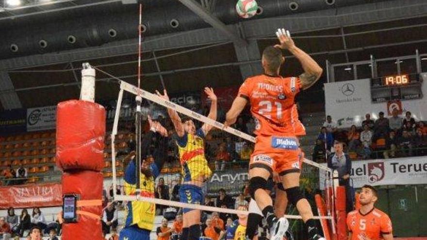 Victoria contundente del Club Voleibol Teruel