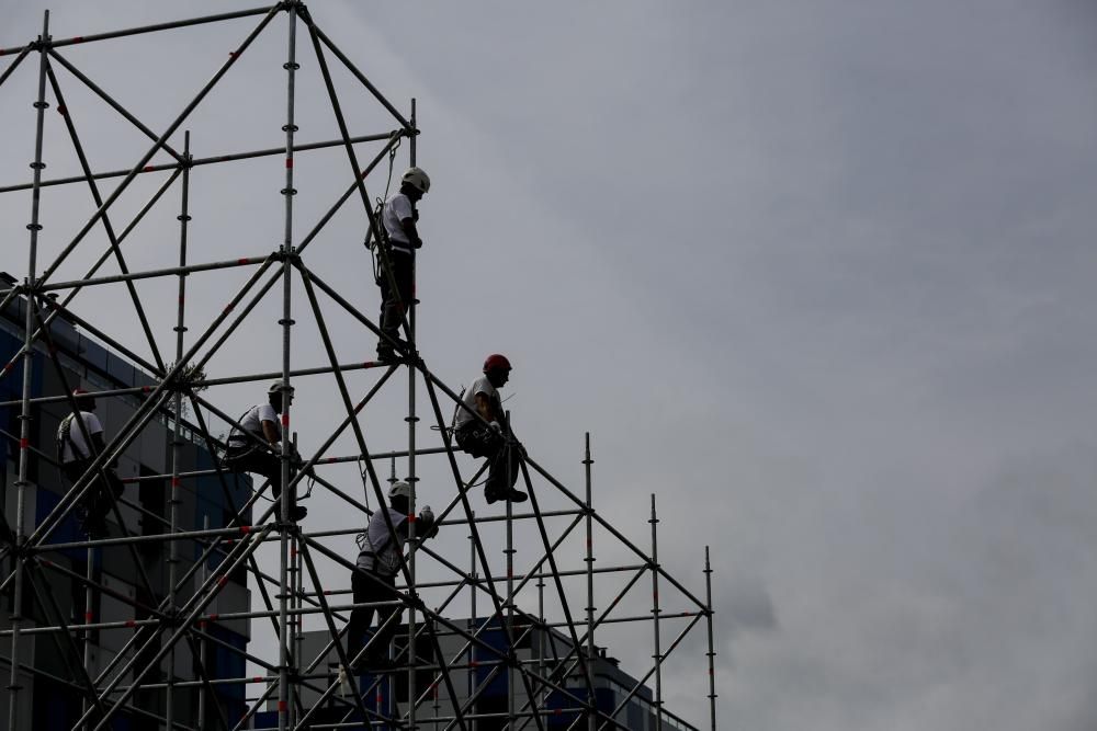 Trabajos de montaje de los escenarios de San Mateo