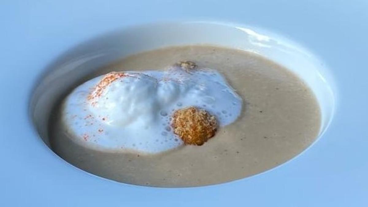 La sopa cremosa de castañas con 'cromesquis' de 'boletus edulis' del restaurante Tendiez.