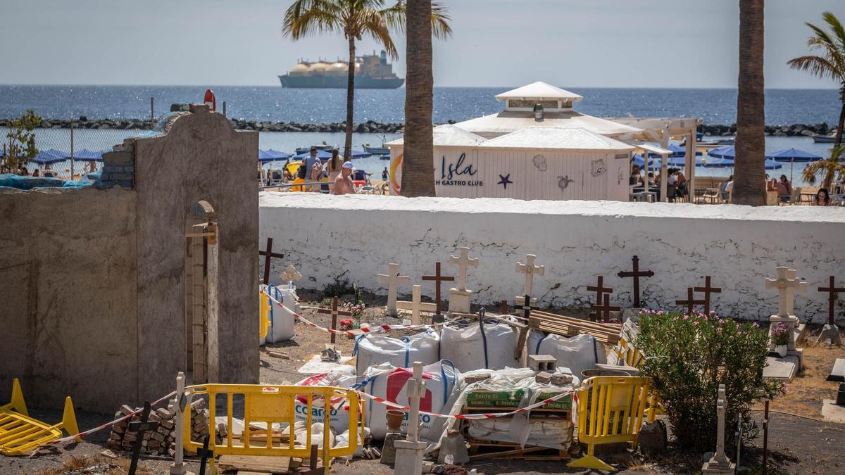 Imagen previa a la finalización de la rehabilitación del cementerio Traslarena, junto a la playa de Las Teresitas.