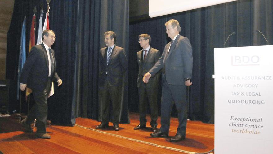 Abel Caballero y Pelayo Novoa, junto al socio de BDO en Galicia, Jorge Montoya, y al presidente de BDO en España, Alfonso Osorio. // Alba Villar