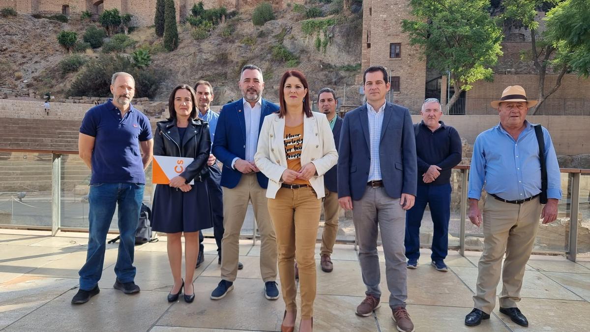 Noelia Losada con miembros de la formación naranja