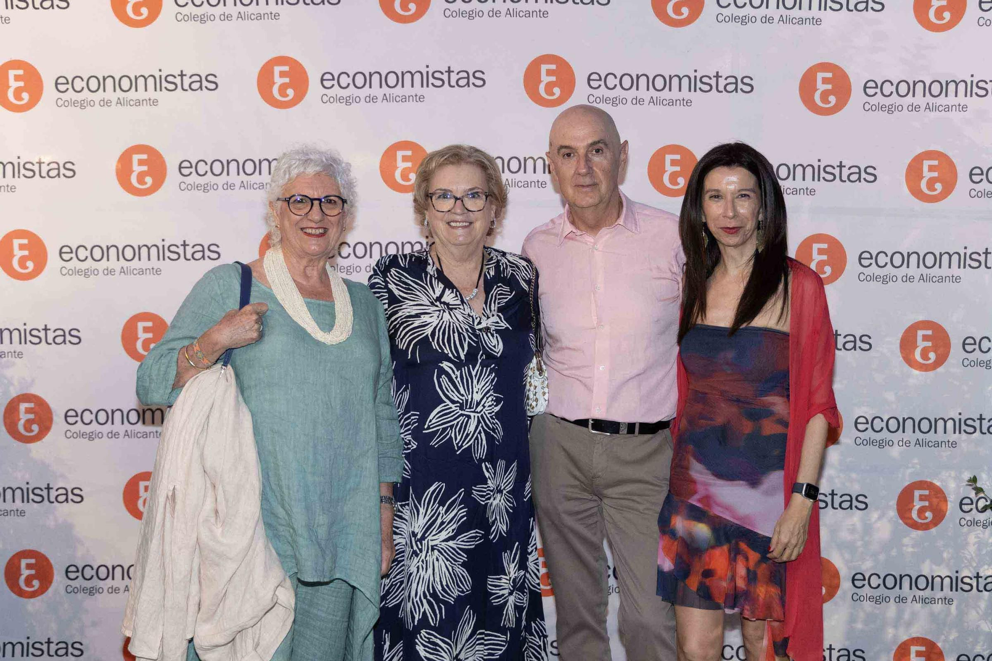 El Colegio de Economistas de Alicante celebra su cena anual en honor a su patrón