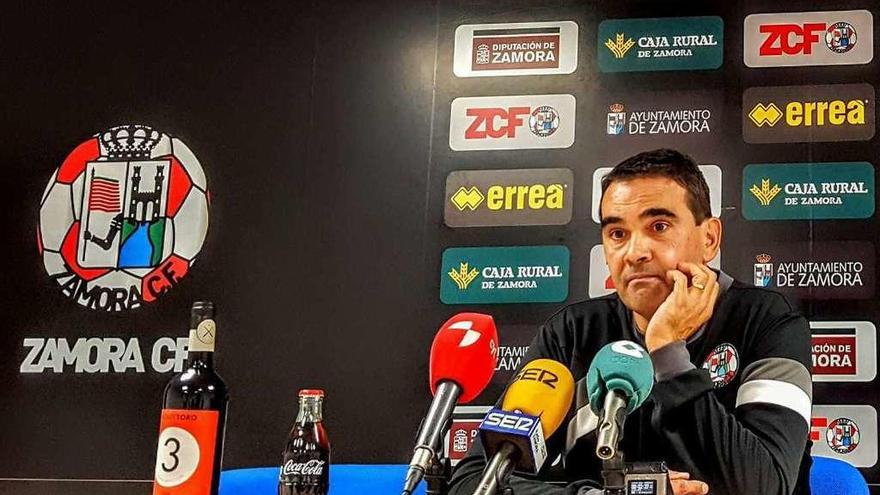 Miguel Losada en la rueda de prensa.