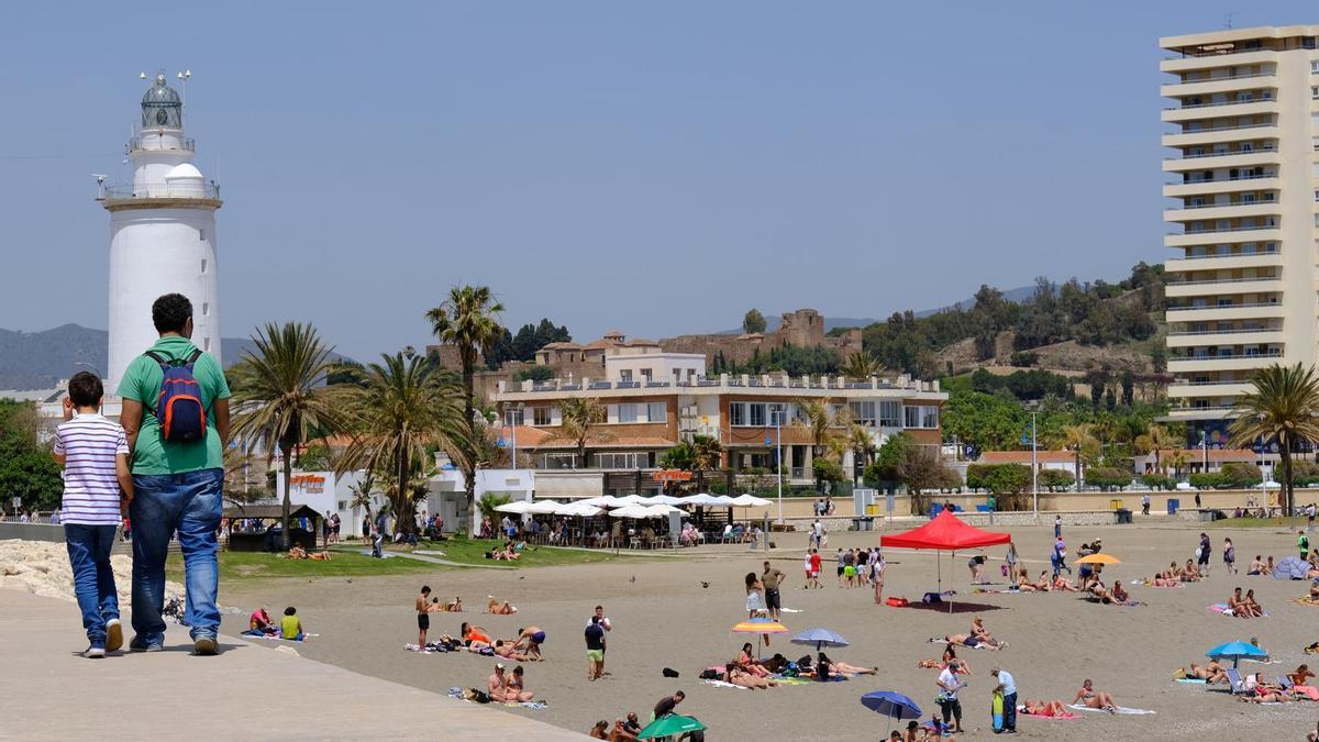 Las temperaturas subirán esta semana: la playa de la Malagueta, un posible refugio.