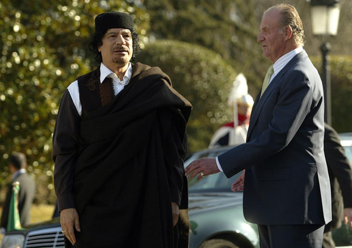 (17-12-2007). El rey recibe a Gadafi en el Palacio del Prado.