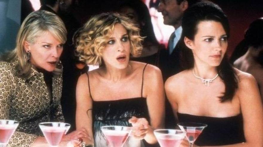 Carrie Bradshaw (Sarah Jessica Parker), Charlotte York (Kristin Davis) i Enid Frick (Candice Bergen), en una escena de &#039;Sexe a Nova York&#039;