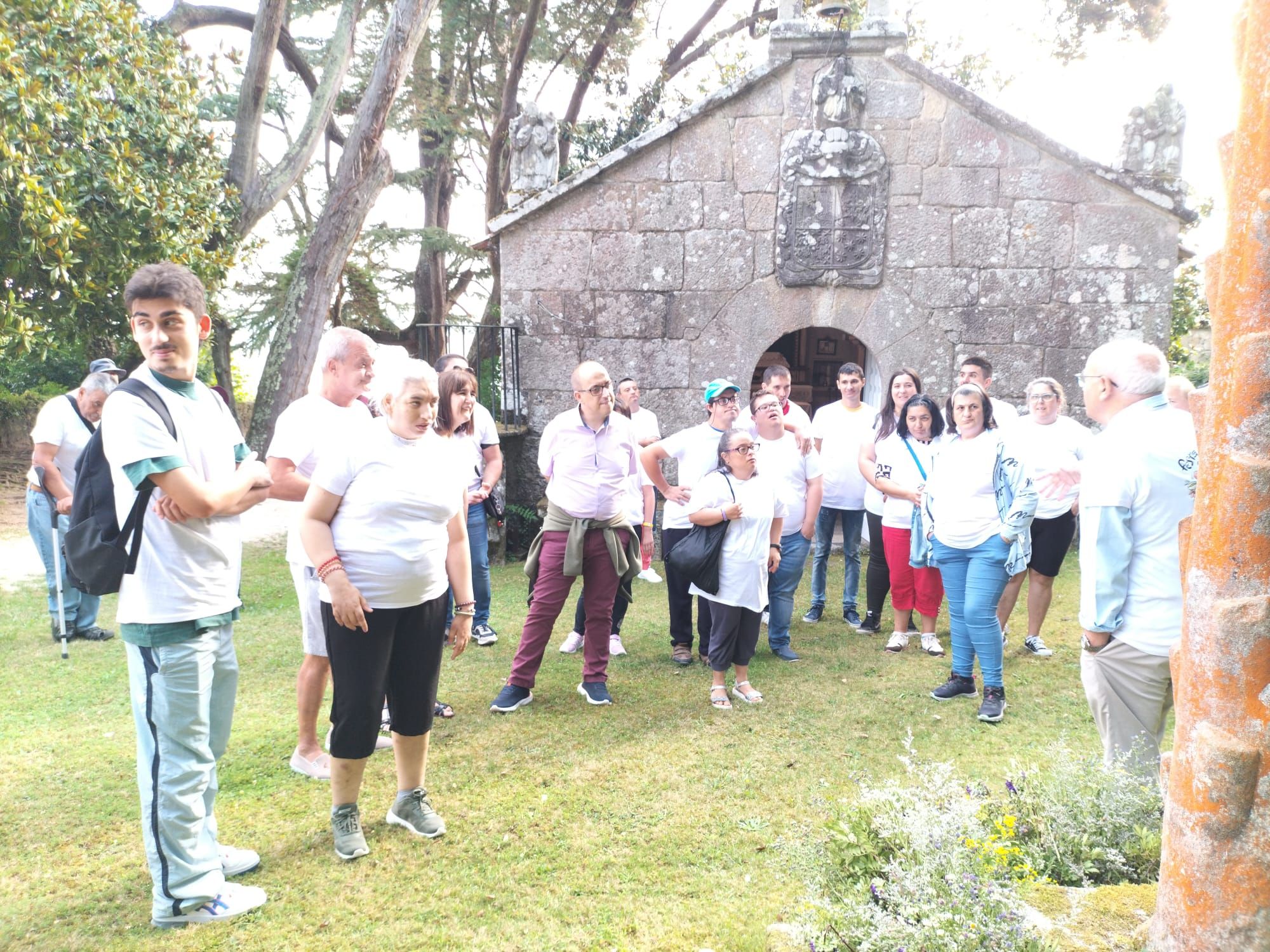 Visita de los usuarios de los centros de la Asociación Juan XXIII por las fiestas de Santa Ifigenia