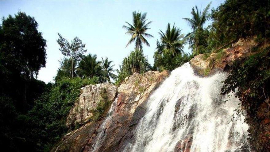 Otro turista muere por un selfi tras caer por una cascada de Tailandia