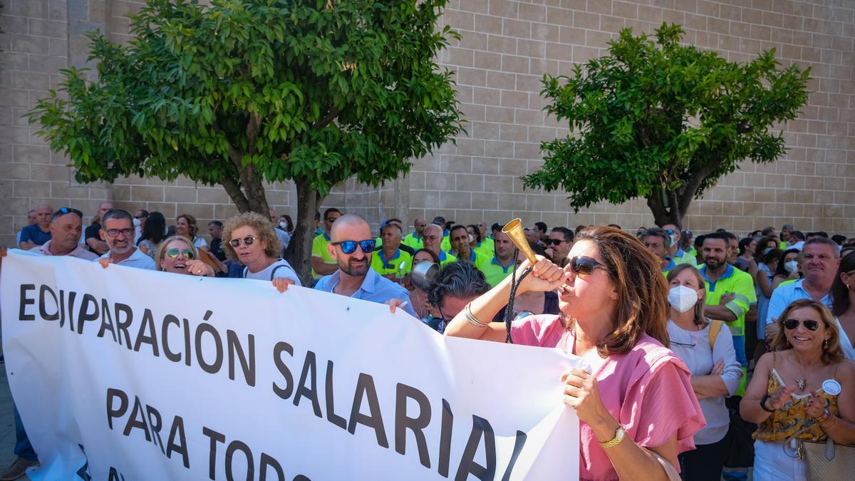 Protesta de trabajadores municipales, este verano.