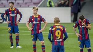 Lenglet, De Jong, Messi y Braithwaite tras encajar el 1-3 del Madrid.