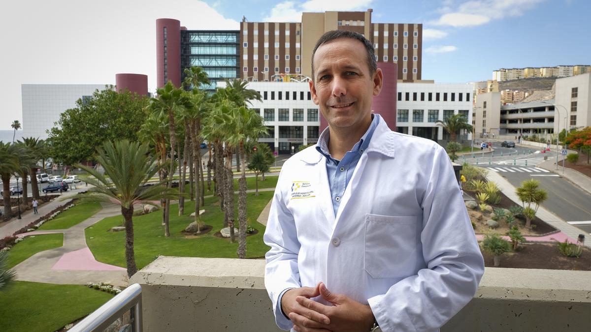 El doctor Delvys Rodríguez Abreu en el Hospital Universitario Insular de Gran Canaria.