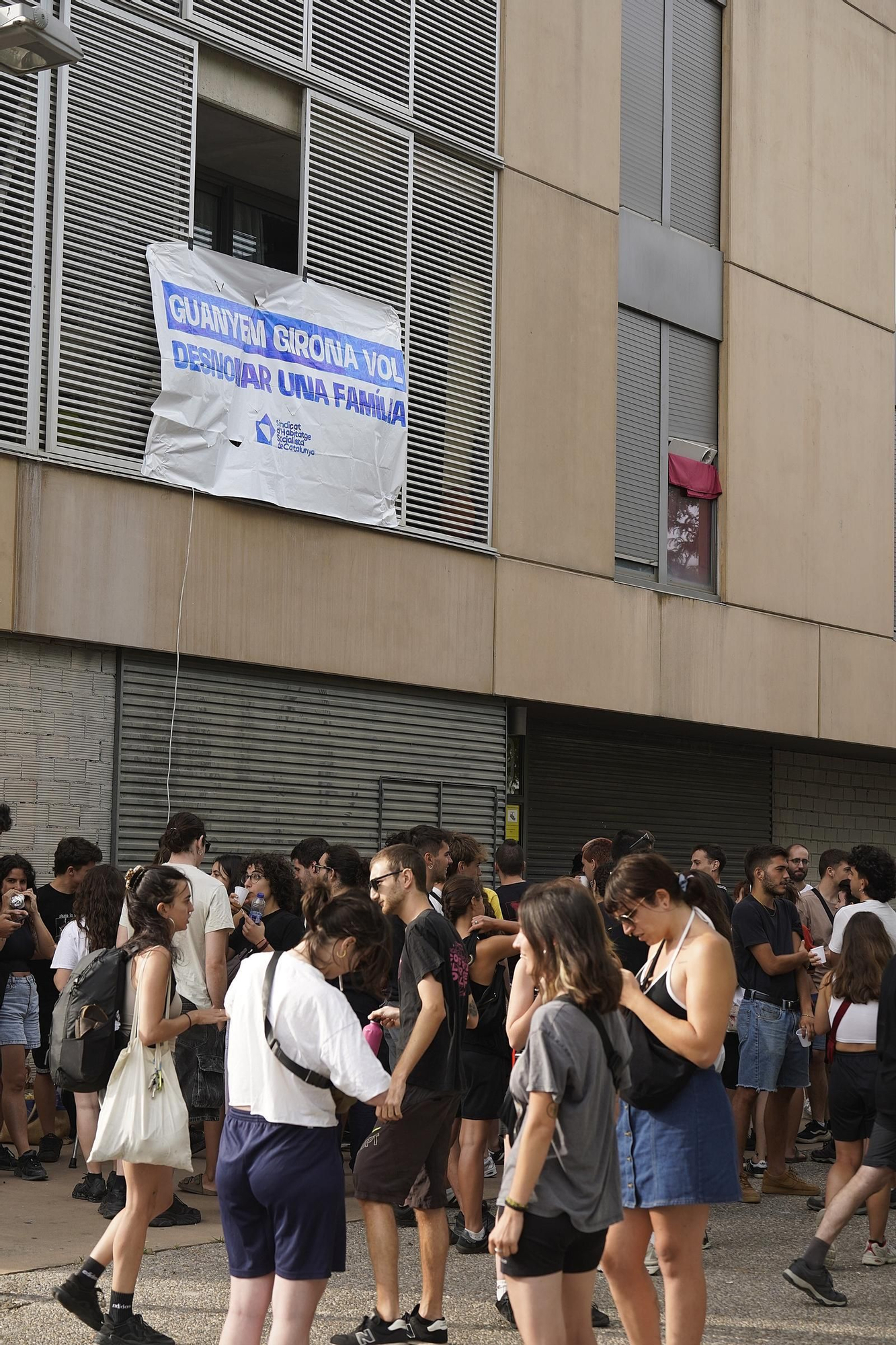 Les imatges de la concentració aquest matí davant el domicili
