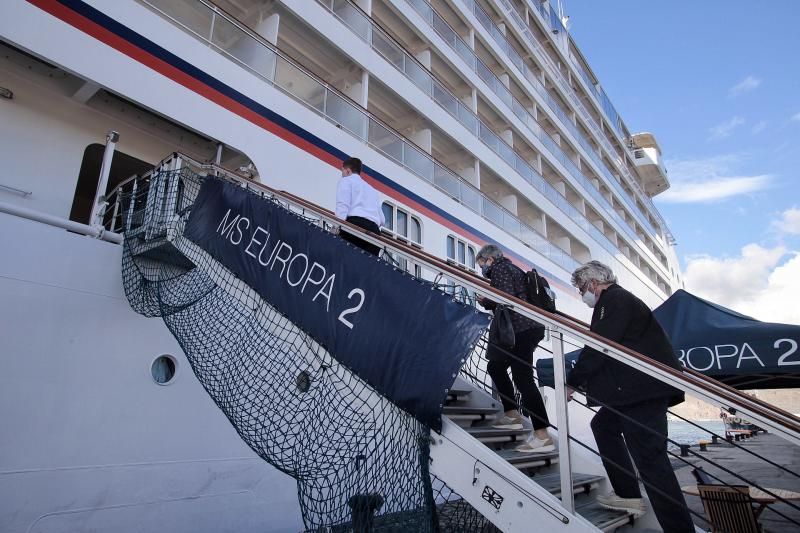 Llegada del crucero de lujo Europa2 al puerto de Santa Cruz de Tenerife