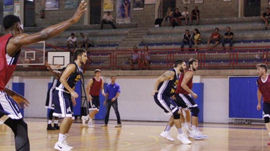 Agresión, tángana y esperpento en un partido de baloncesto