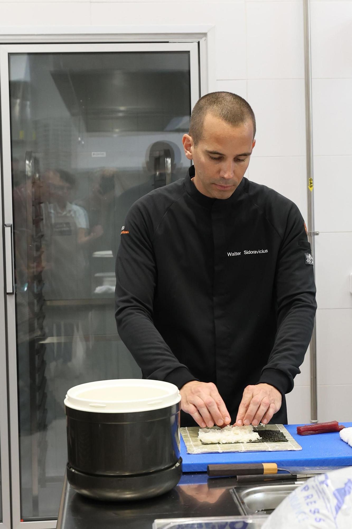 Clase magistral de sushi en la Escuela de Hostelería