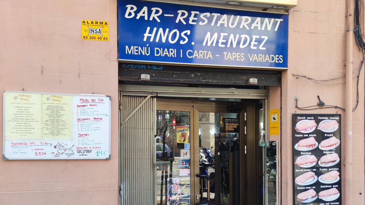 La entrada de de Bar-Restaurant Hermanos Méndez.