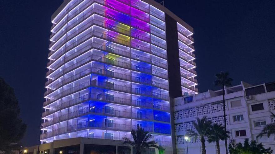 Servigroup ilumina sus hoteles con una imagen de la patrona por las Fiestas de Benidorm