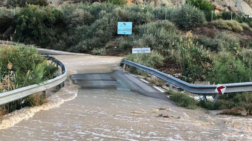 Fomento trabaja para reestablecer el tráfico en 4 carreteras tras la tormenta