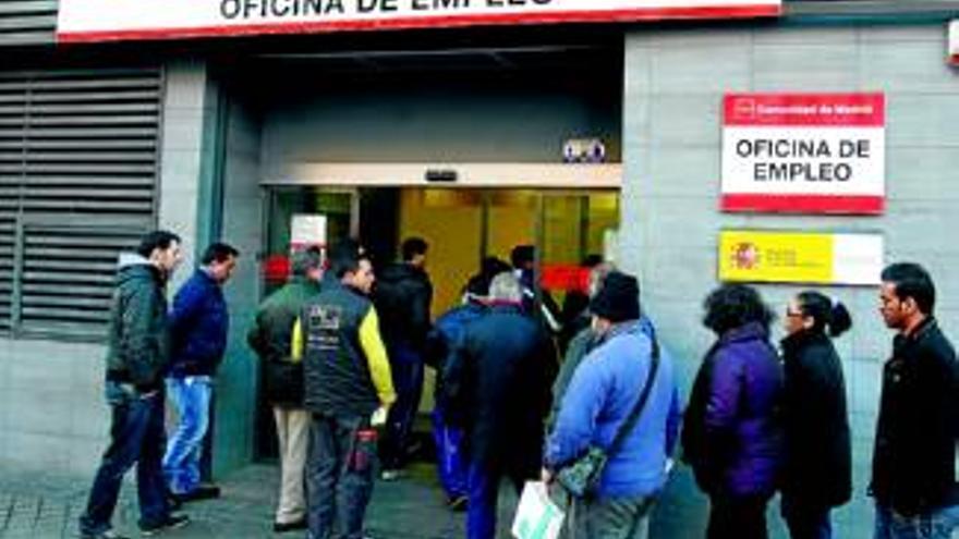 España cerró el 2012 al borde de los 6 millones de parados