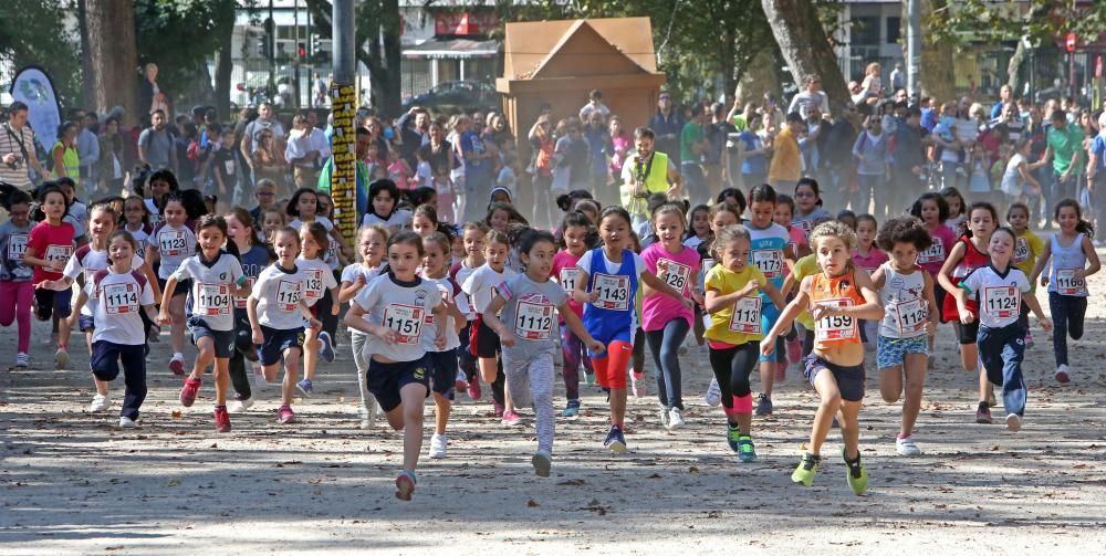 Más de mil niños -muchos acompañados por sus padres y sus madres- participaron en Castrelos en el XXI Cross Escolar-AD Castro San Miguel