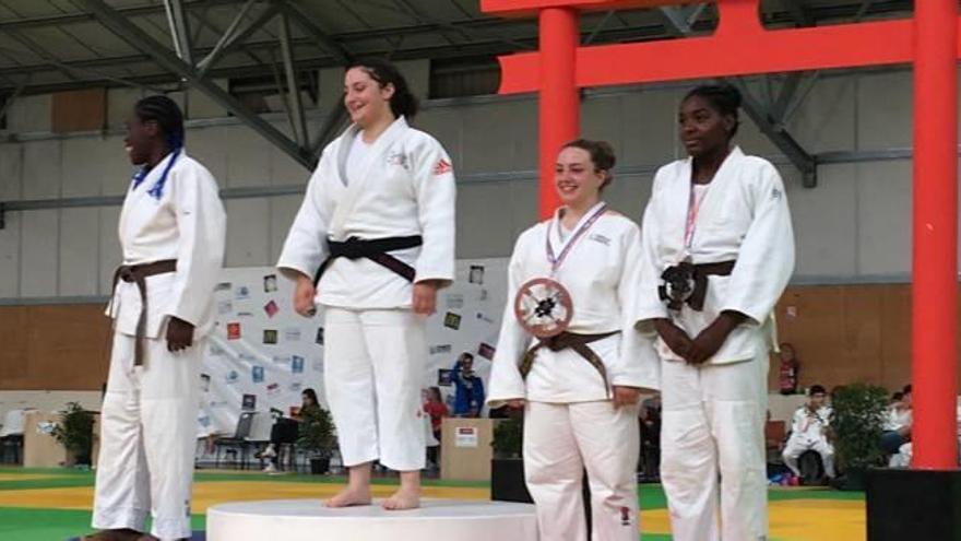 Nerea Garcia (segona per la dreta), tercera cadet a Fronton